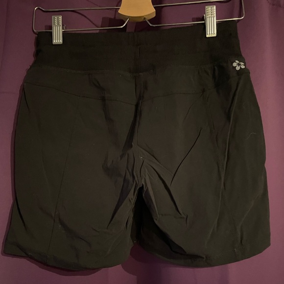 Athletic shorts - Picture 2 of 2